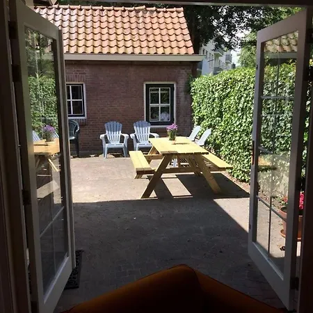 House With Sunny Garden Holiday home Rotterdam