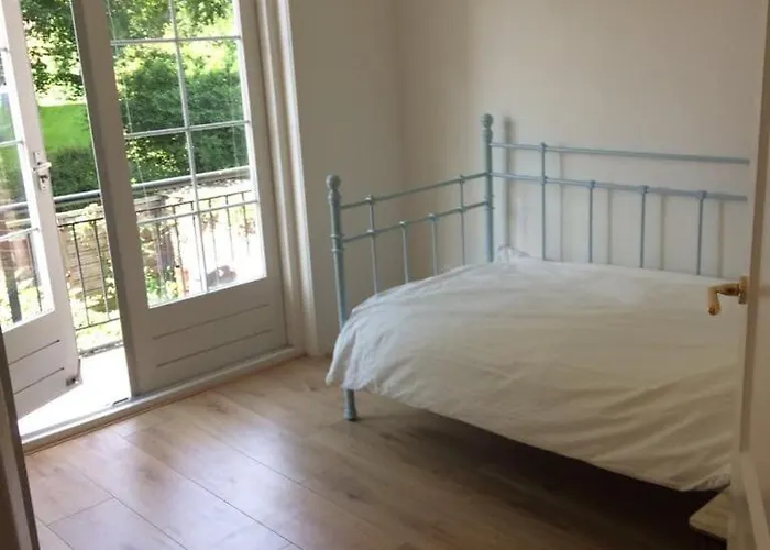 House With Sunny Garden *