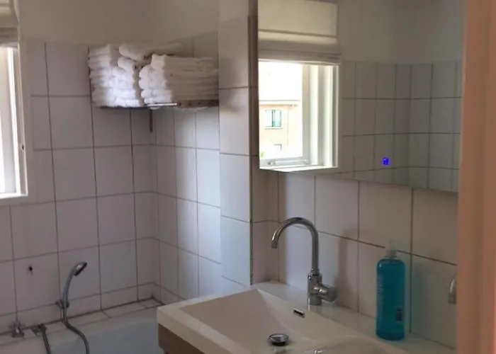 House With Sunny Garden * روتردام