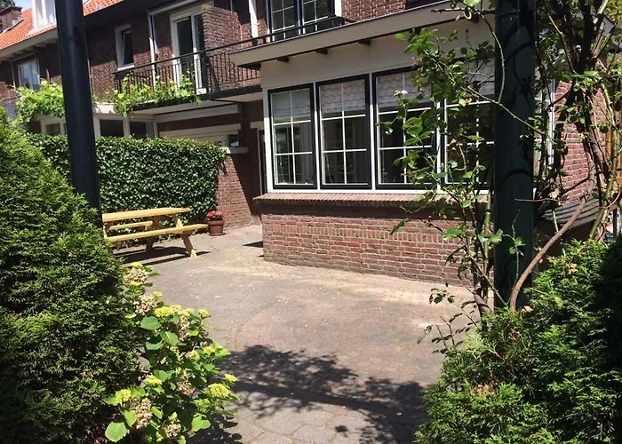 House With Sunny Garden Feriehus