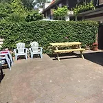 House With Sunny Garden Feriehus