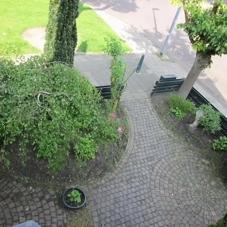 House With Sunny Garden Σπίτι διακοπών