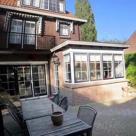 House With Sunny Garden Σπίτι διακοπών