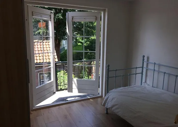 House With Sunny Garden *