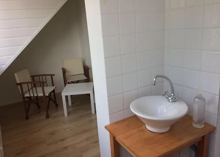 House With Sunny Garden *